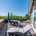 Bright And Spacious Family Retreat-by Traum Tarm