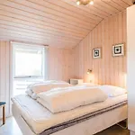 Vakantiehuis Bright And Spacious Family Retreat-by Traum
