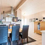 Vakantiehuis Bright And Spacious Family Retreat-by Traum Tarm