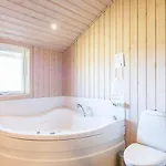 Vakantiehuis Bright And Spacious Family Retreat-by Traum *